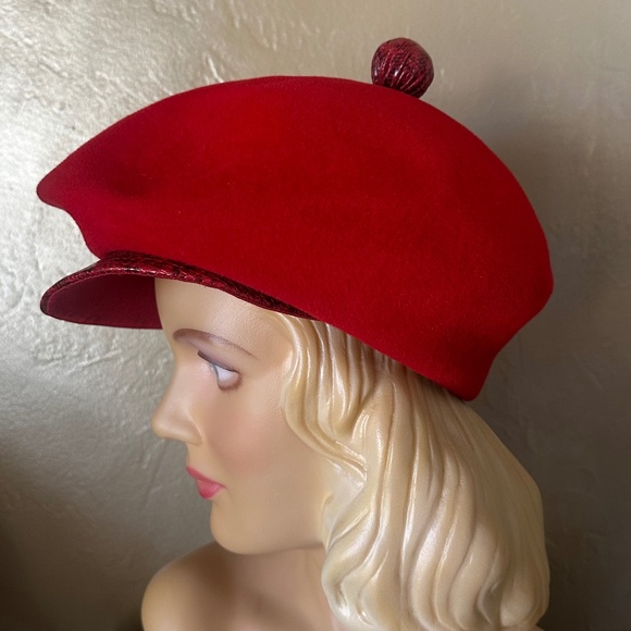 ICONIC 1960's DESIGNER RED FELT 'NEWSBOY' STYLE HAT + FAUX SNAKE BRIM & BUTTON - Picture 10 of 14